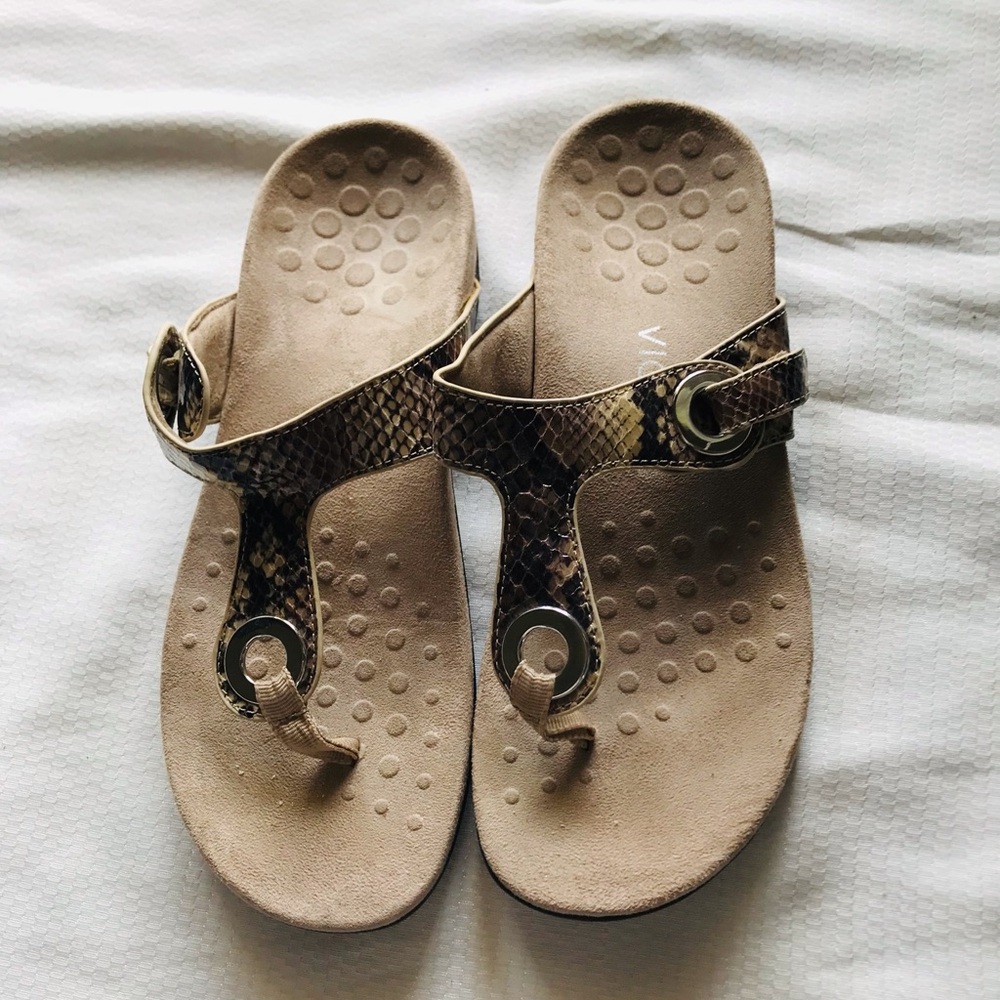 Vionic Snake Print Sandals with Toe‎ Loop